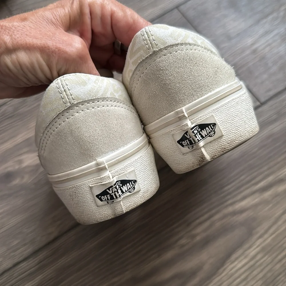 Vans Old Skool PLATFORM Tonal logo sneakers size 8